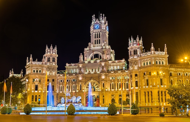 Foto o palácio de cibele, anteriormente o palácio da comunicação em madri, espanha