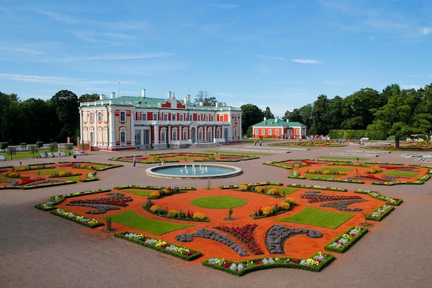 O palácio kadriorg em tallinn estônia