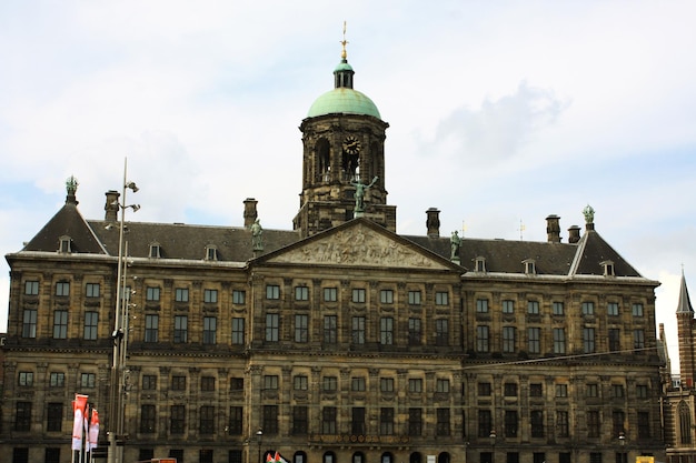 O Palácio Real na Praça Dam em Amsterdã