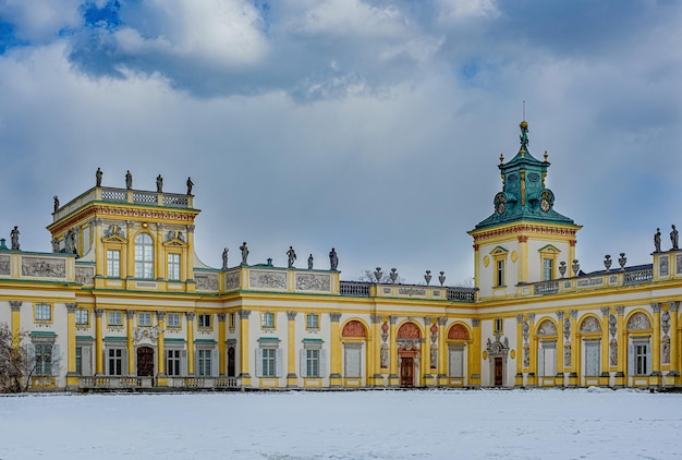 O Palácio Real Wilanow O pátio está coberto de neve Varsóvia Polônia