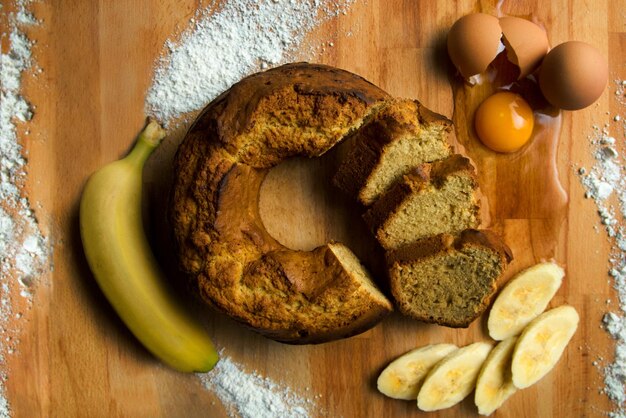 Foto o pão de banana é um tipo de pão feito com a polpa da banana