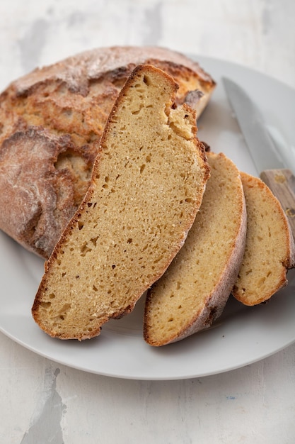 O pão de milho é o pão que contém farinha de milho de fubá