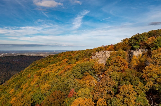 O parque estadual Coopers Rock tem vista para o rio Cheat em um estreito desfiladeiro arborizado no outono Park fica perto de Morgantown West Virginia