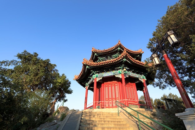 O pavilhão no parque jingshan de pequim localizado ao norte da cidade proibida