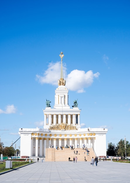 O pavilhão principal de um monumento de Moscou