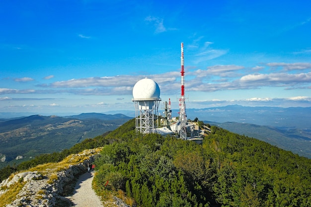 O pico da montanha Vojak na Croácia