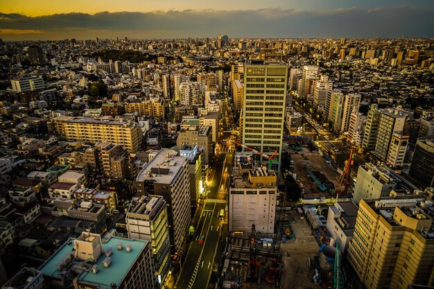 Foto o pôr-do-sol do centro cívico bunkyo na área de ikebukuro