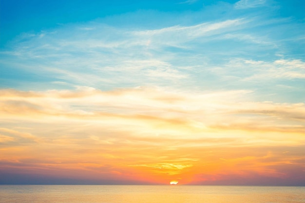 O pôr-do-sol na praia