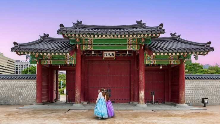 Foto o portão tradicional coreano serve como entrada para o palácio de gyeongbokgung