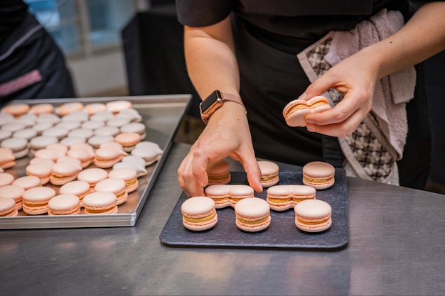 O processo de preparação de macarons