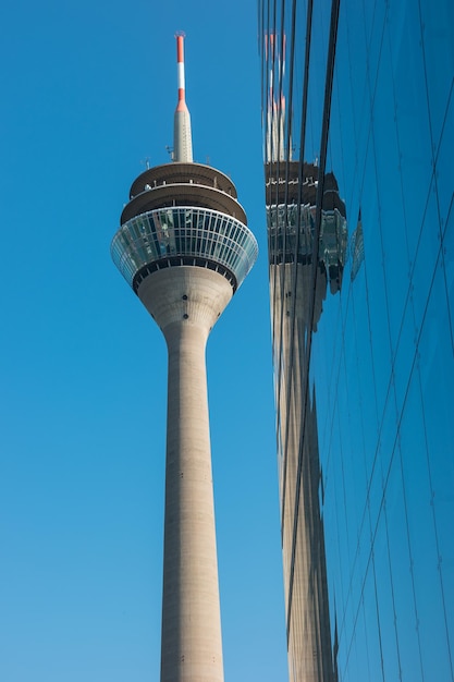 O rhinetower em dusseldorf