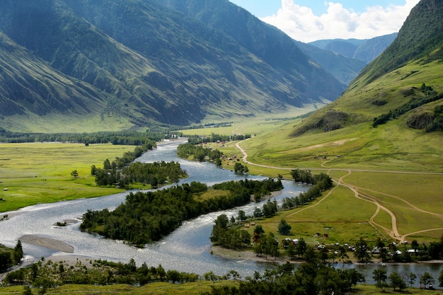 O rio Chulyshman no Altai