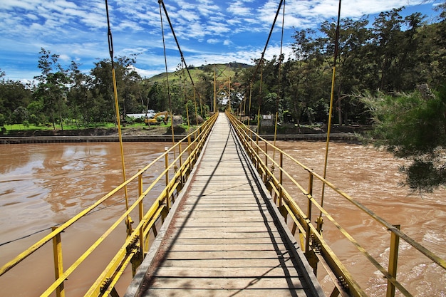 Foto o rio no vale de wamena, papua, indonésia