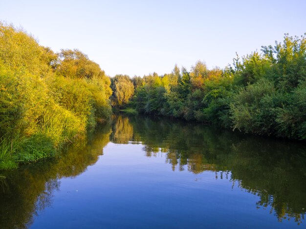 O rio Styr em Lutsk Ucrânia