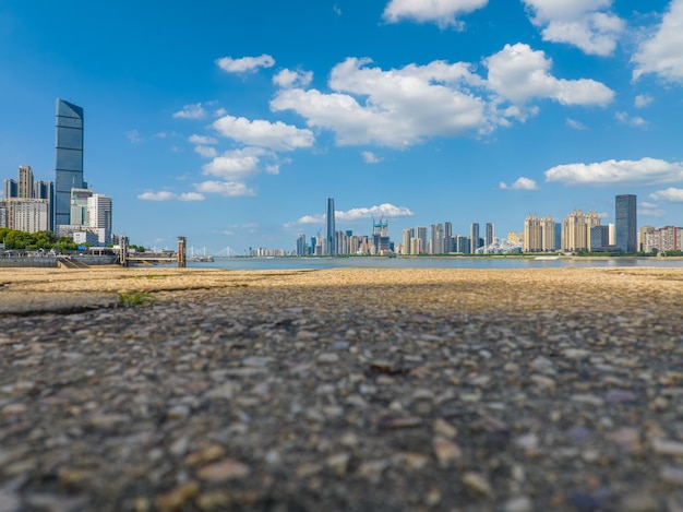 Foto o rio yangtze de wuhan e o rio han nas quatro margens da cidade, cenário do horizonte histórico