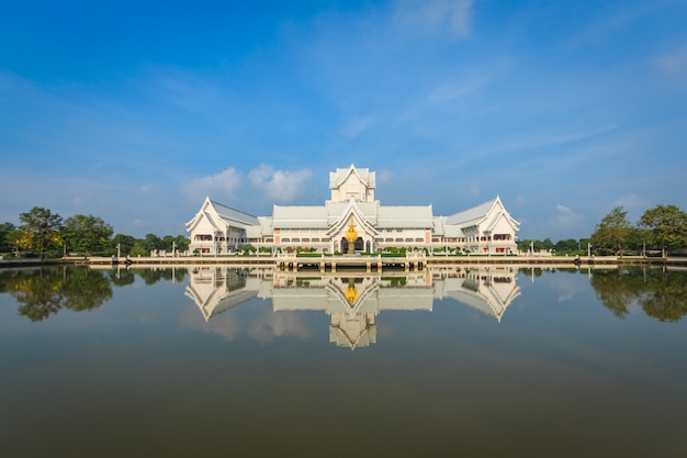 O salão de artista supremo - Museu de arte em Pathum Thani, Tailândia