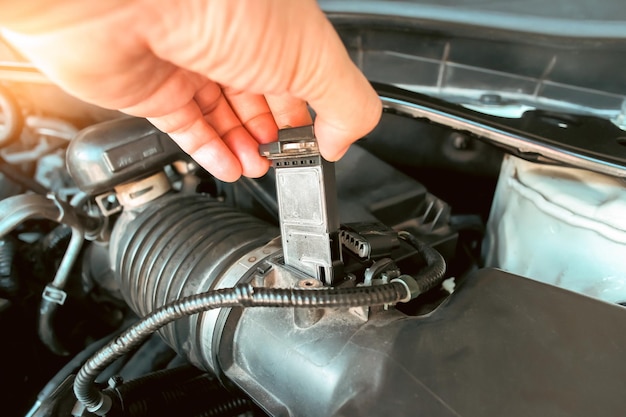 O sensor de fluxo de massa de ar é instalado no sistema coletor de admissão de ar do motor por um conceito de peça automotiva automotiva