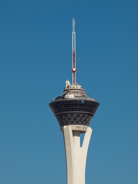 Foto o stratosphere las vegas é uma torre icônica, hotel e cassino localizado ao norte da las vegas strip.