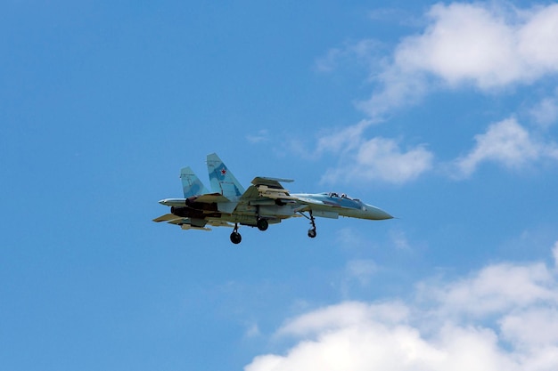 O Sukhoi Su-30 é um caça bimotor supermanobrável de dois lugares.