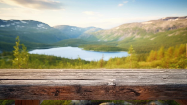 O tampo da mesa marrom de madeira vazia com fundo desfocado da paisagem natural da Noruega Imagem exuberante