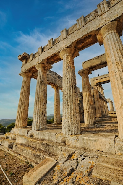 O templo de Aphaia dedicado à deusa Aphaia na ilha grega de Aigina