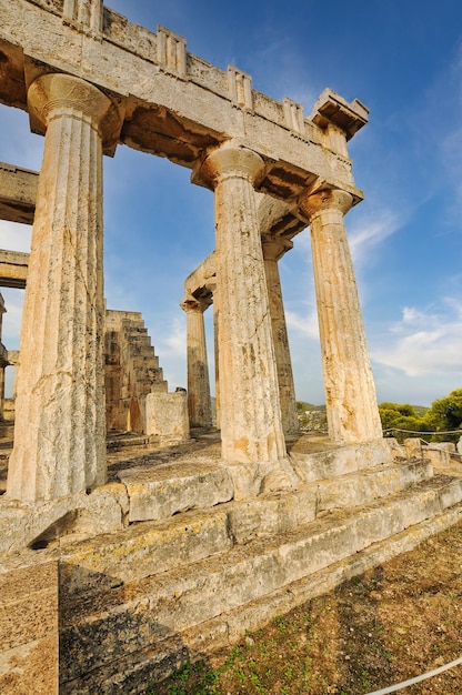 O Templo de Aphaia dedicado à deusa Aphaia na ilha grega de Aigina