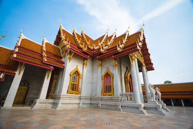 O templo dourado em Bangkok, Tailândia