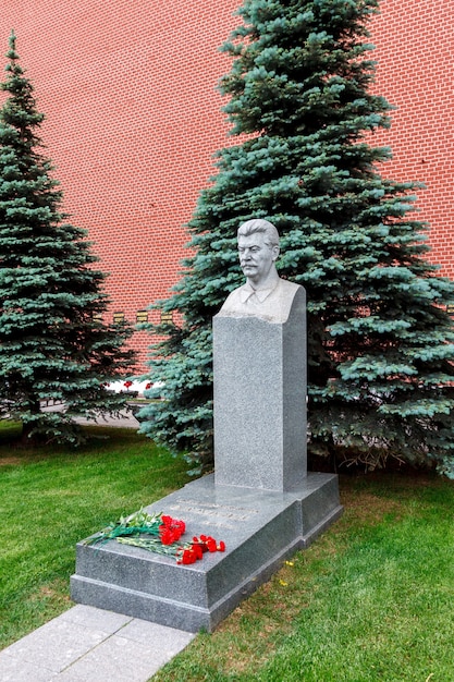 O túmulo de Stalin nas paredes do Kremlin de Moscou, na Praça Vermelha. Moscou, Rússia