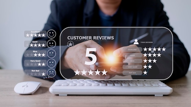 O usuário avalia a experiência de serviço no aplicativo on-line, feedback de satisfação da avaliação do cliente