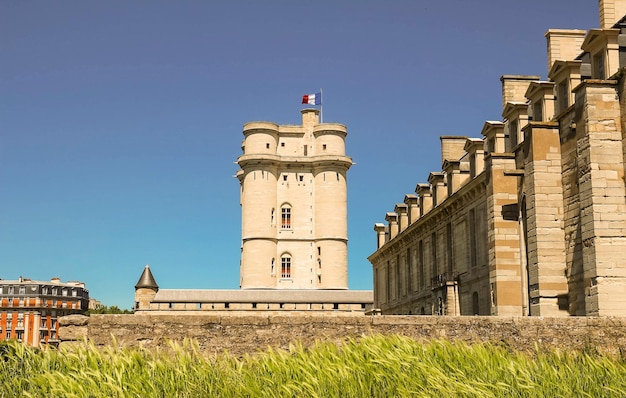 O Vincennes é castelo histórico localizado a leste de Paris França
