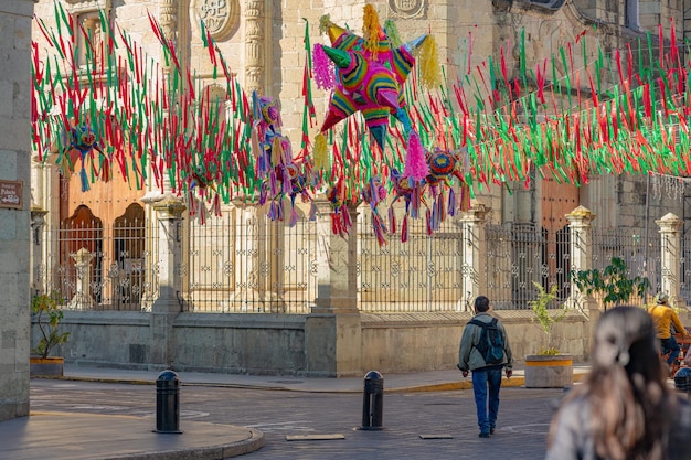 Oaxaca Mexiko malerische Altstadtstraßen und farbenfrohe Kolonialgebäude im historischen Stadtzentrum