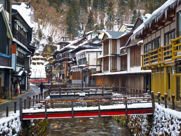 Foto obanazawa ginzan onsen japón fuentes termales