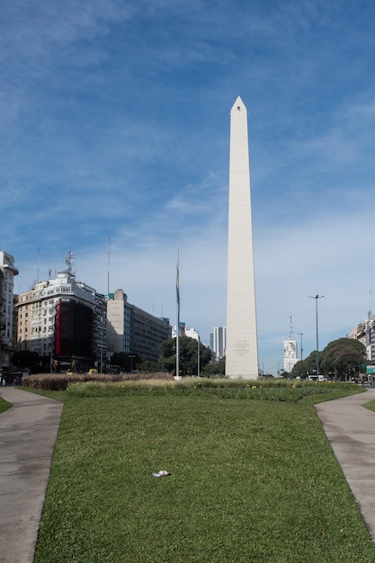 Obelisco de Buenos Aires em dia ensolarado