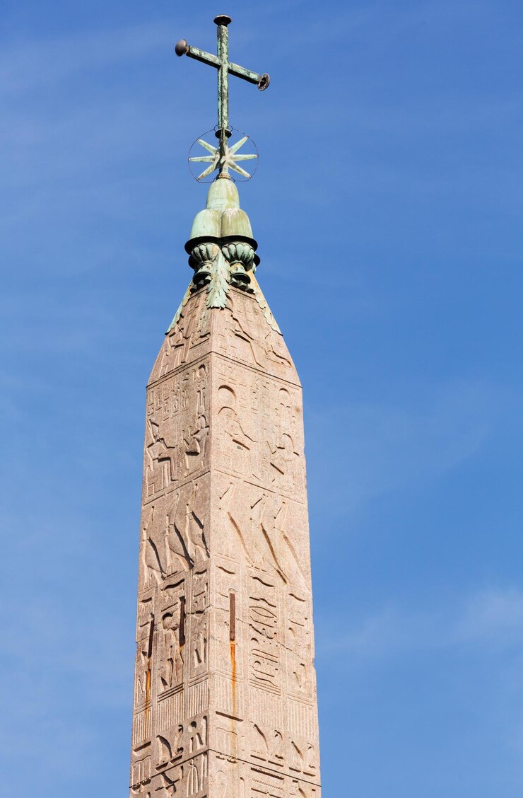 Foto obelisco egípcio na piazza del popolo roma