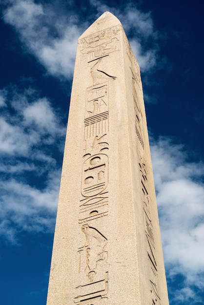 Obelisco de Teodosio Estambul Turquía Antiguo monumento egipcio con letra jeroglífica