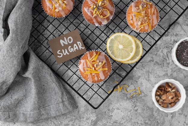 Foto oben ansicht zuckerfreie muffins anordnung