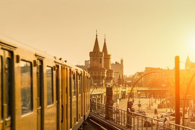 Foto oberbaumbridge, berlín, alemania