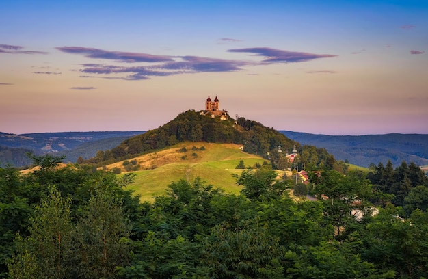 Obere Kirche mit zwei Türmen in Banska Stiavnica Slowakei