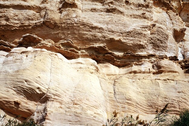 Foto oberfläche sandiger felsen felsiges ufer des kaspischen meeres