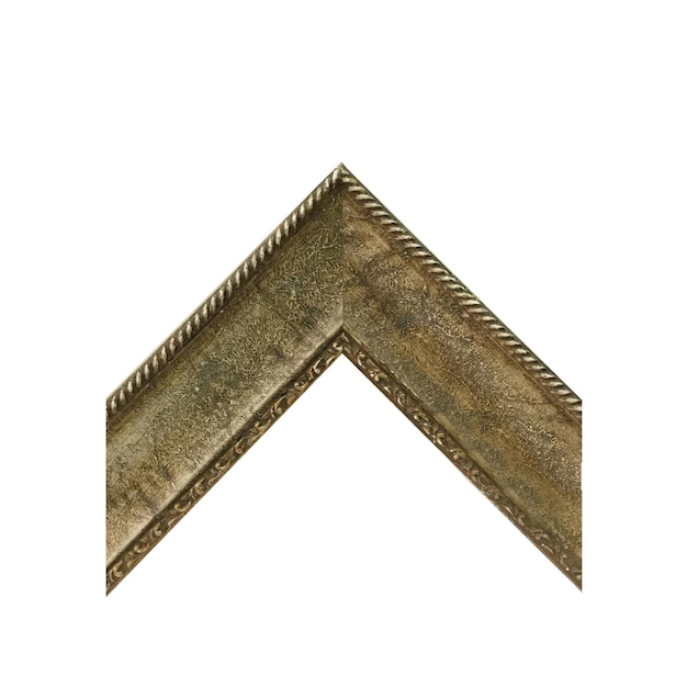 Un objeto dorado en forma de flecha con un patrón de diamantes en la parte superior.