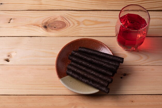 Foto obras de chocolate con agua roja