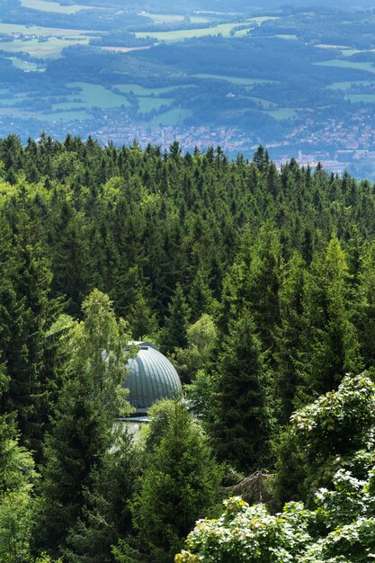 Observatorio astronómico Klet en el bosque en el Monte Klet República Checa