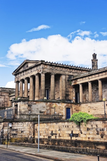 Observatorio de la ciudad en Calton Hill en Edimburgo en Escocia. Es un observatorio astronómico. Edimburgo es la capital de Escocia en el Reino Unido.