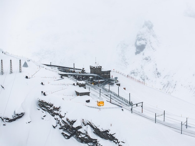 El observatorio de Gornergrat y el pico de Matterhorn en Zermatt, Suiza