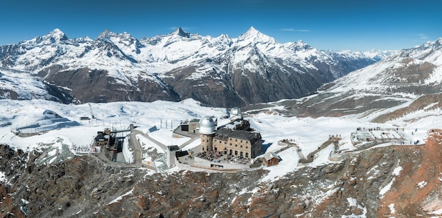 El observatorio de Gornergrat y el pico de Matterhorn en Zermatt, Suiza