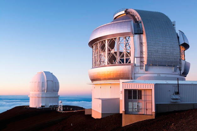 Observatório Keck em Mauna Kea a 14.000 pés na grande ilha do Havaí durante o pôr do sol