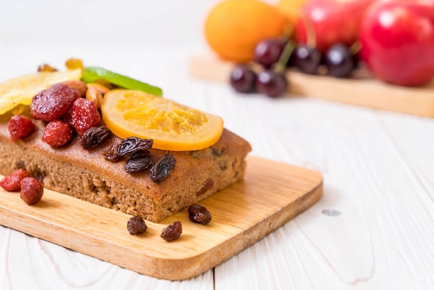 Obstkuchen auf Holz