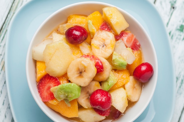 Obstsalat in einer Schüssel