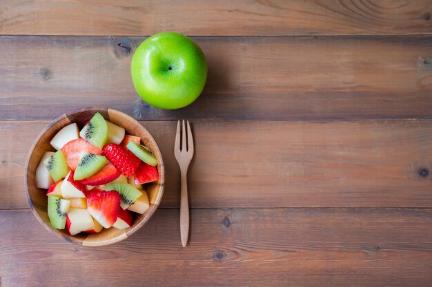 Obstsalat mit grünem Apfel