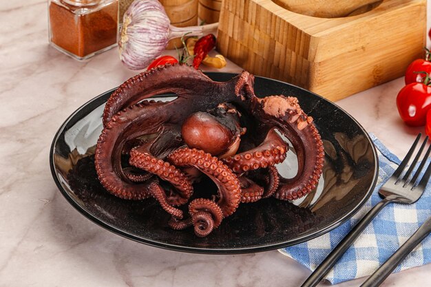 Octopus delicioso cozido na tigela